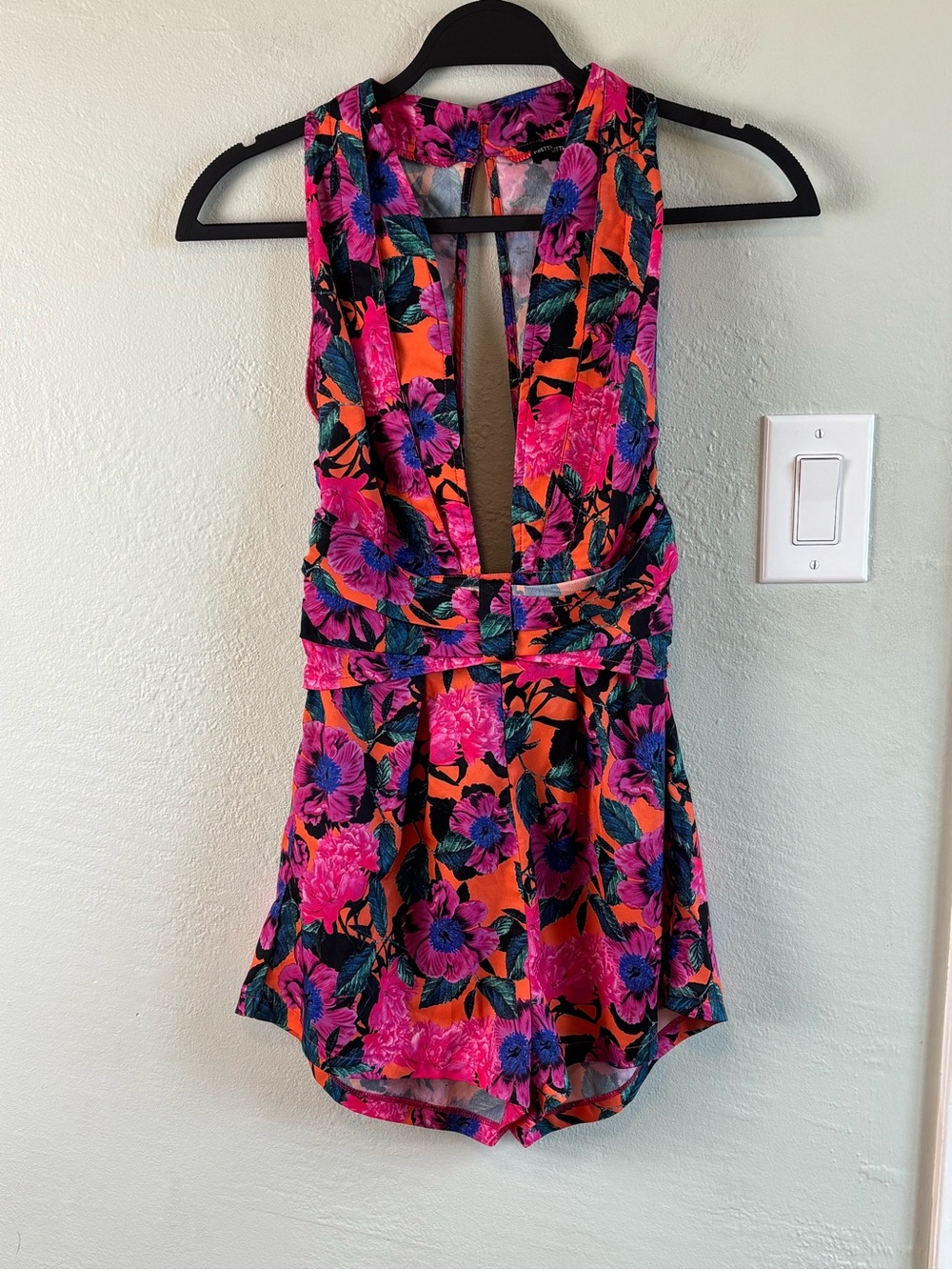 Bundle 2/$30! PrettyLittleThing Size 0 XXS Floral V-Neck Romper Pink